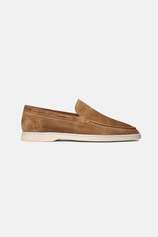 Low suede loafers caramel